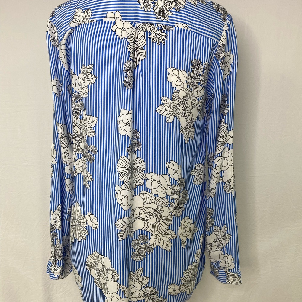 NWOT, Blouse,New Look ,Size Medium ,Blue /white color/flowers - Picture 3 of 5